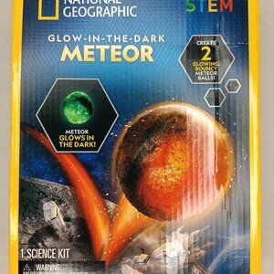 National Geographic Glow-In-The-Dark Meteor Science Kit, new
